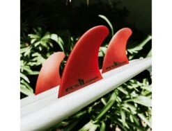 FCS II Accelerator Neo Glass Red Eco Blend Thruster - Medium -Vague Surfing Oceane Boutique fcs ii accelerator neo glass red eco blend thruster medium fcs 7